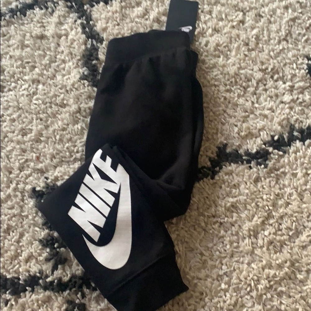Girls Nike joggers *NWT